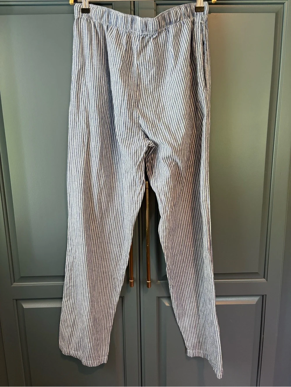 Men’s IZOD blue and white striped vertical pajama/ lounge pants